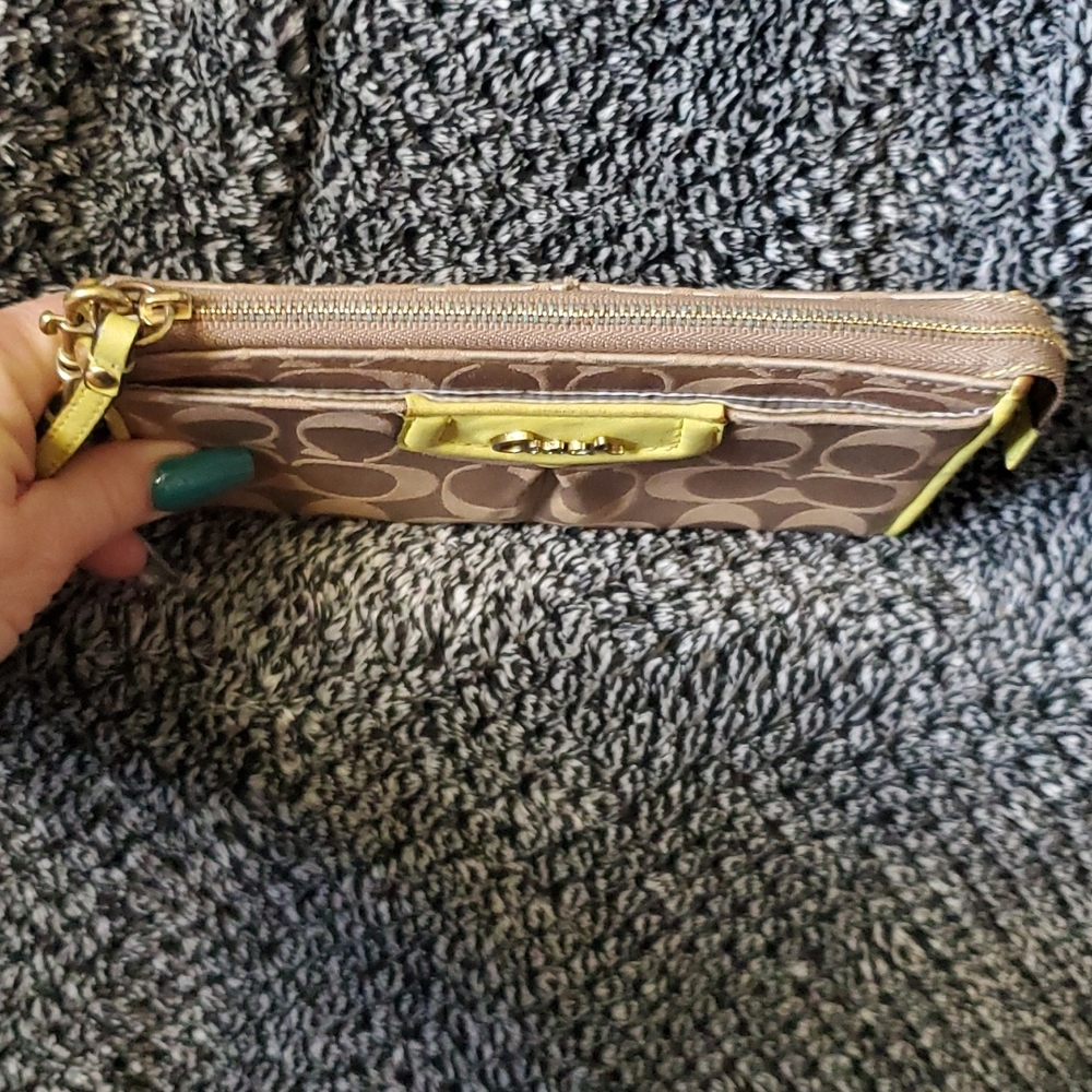 *Coach Wallet - Picture 3 of 8